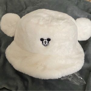 Mickey Mouse Ear White Faux Fur Bucket Hat Tokyo Disneyland 2022